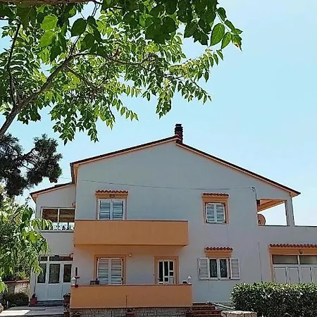 Apartament Katarina Mundanije